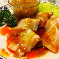 横浜中華街 重慶飯店 本館 - 豚肉の薄きり辛味ニンニクソースとクラゲ