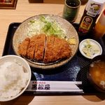 串焼 黒松屋 - 国産豚ロース厚切りとんかつ（ごはん大盛り無料）　1000円