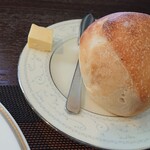 山の洋食屋 フレール - 美味しいパン。追加注文。