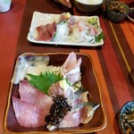 Yoi - 手前;海華丼、奥;刺身定食