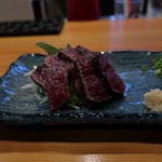 馬刺しと豚料理とお酒 Bar BATON - エゾ鹿のもも肉のたたき