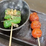 鶏と鰻 四万十家 - 料理写真:万願寺ししとう串、トマト串