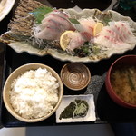 田舎レストランじんべえ - 旬の地魚刺身定食　大盛り　1,780-