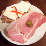 BERG - マイスターハム＆ケーゼサンド(504円)