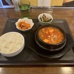 韓国家庭料理 ラッキー - ランチ:辛口チゲ(スンドゥフ)(¥1,000)