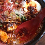 餃子酒場 餃、 - スープは上はラー油