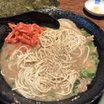 博多とんこつ 天神旗 - 替玉投入