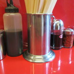 ラーメン二郎 - 卓上調味料