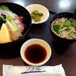 幻魚房 - おてがる海鮮丼　800円税込