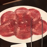 旨味熟成肉専門 焼肉 ふじ山 - 塩タン 880円(税抜)