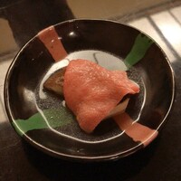 にくの匠 三芳 - ●サーロインのしゃぶしゃぶ
                      天然の椎茸てんけいこうを巻いてなめこポン酢で