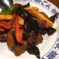 横浜中華街 重慶飯店 本館 - 和牛モモ肉と野菜のニンニク炒め