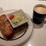 肉が旨いカフェ NICK STOCK - ピザトーストセット（カフェラテ）（2019.10）