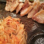 韓国料理 ウリジップ - 焼けたサムギョプサル