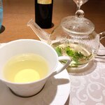 AMOUR - ハーブティー。フレッシュなミント、セージ、レモングラスなど。