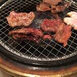 熱烈焼肉　御幸食堂 - ジャンジャン焼く