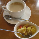Kafe Terasu Akane - ランチのデザートとカフェオレ