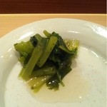 寿し芳 - 山葵菜の醤油漬けと一緒に