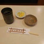 かつれつ亭  - ひとくちかつ定食(漬物)、お茶