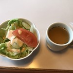 コーヒーハウス 三番館 - セットメニューのサラダとスープ
