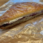 ホルン - 料理写真:ミルフィーユブルーベリー　168円