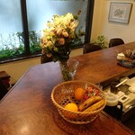 いなだ珈琲舎 - 紅茶もホットチョコもいただきましたが、フレッシュジュースだけはまだです。
      「今年もイチゴが始まりました」と、マスターから猛烈アピールが、、