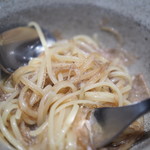 やまぐち - ソースが沁みたフカヒレが良い具合にパスタに絡む