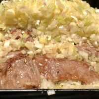 焼肉GROW - A5和牛の焼肉の上には大量のネギ