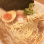 ほっこり中華そば もつけ - ブレた汗