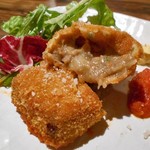Bistro Refectorium - 自家製牛スジ肉のクロケット（取り分けました）
