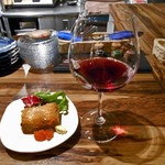 Bistro Refectorium - 自家製牛スジ肉のクロケット（取り分けました）＆ グラスワイン（ボジョレーヌーヴォー）