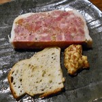 Bistro Refectorium - 豚肉のパテ・ド・カンパーニュ（取り分けました）