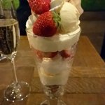 Sapporo Sweets Garden Mero’s Bar - イチゴとチーズのパフェ