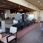 虹と海 - ラウンジ。ドリンク飲み放題。ちゃんとコーヒーもバリスタです。