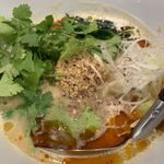 にし森担々麺 780円 + トッピング パクチー＆温泉卵 各100円。