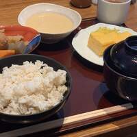 浅草むぎとろ 本店 - むぎとろバイキング（味付けとろろ、むぎごはん、煮物、卵焼き、お漬物、お味噌汁）
