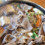 おかげ横丁 豚捨 - 煮えてきたら頂きます。