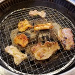 Chichibu Horumon Sakaba Marusuke - 七輪で焼く