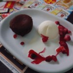 カラオケ館 - 料理写真:フォンダンショコラプレート390円