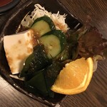 浜栄 - サラダ♬
            豆腐とワカメ､オレンジが
            嬉しい♡