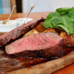 ビオテッカ - 熟成牛イチボの炭火焼アップ