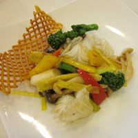 中国料理 桃李 - 春野菜と甲イカの黄ニラ入り炒め