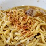 ラーメン二郎 - 麺量多く、一味で頑張る