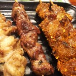 焼き鳥&焼きラム うまいける - 右からマトン99円マトン99円レバー110円 皮100円