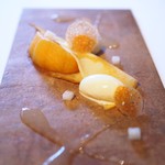 MOTOI - 新興梨のクレープ　焦がしバターのソース　梨のソース　バニラアイス
