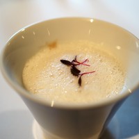 モトイ - 栗のスープ　トリュフの泡　うずらとキノコのラビオリ