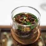 ラチュレ - 1か月熟成させたキジのコンソメ　千本ナラタケ　伊勢海老と蓮根の真丈