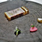 ラチュレ - 2週間熟成させたキジとフォアグラのパテアンクルート　キジのコンソメのジュレ　
