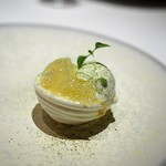 ラチュレ - クレームブリュレとパール柑のヴァシュラン　フロマージュブラン　花椒の新芽　山椒