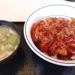 かつや - 赤辛カツ丼(梅)＋とん汁(小)